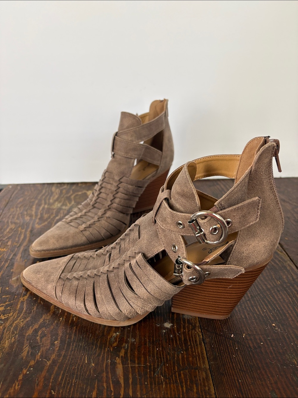 Qupid Taupe Suede Strappy Buckle Ankle Boots Size 9
